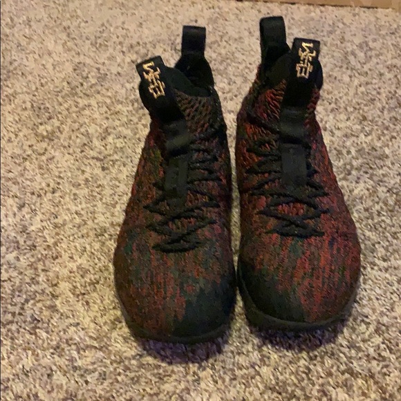 black and gold lebron 15s